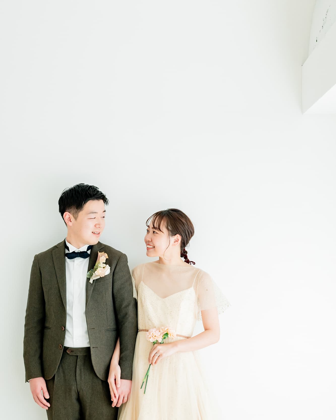 白いスタジオ｜ユーモアウェディング